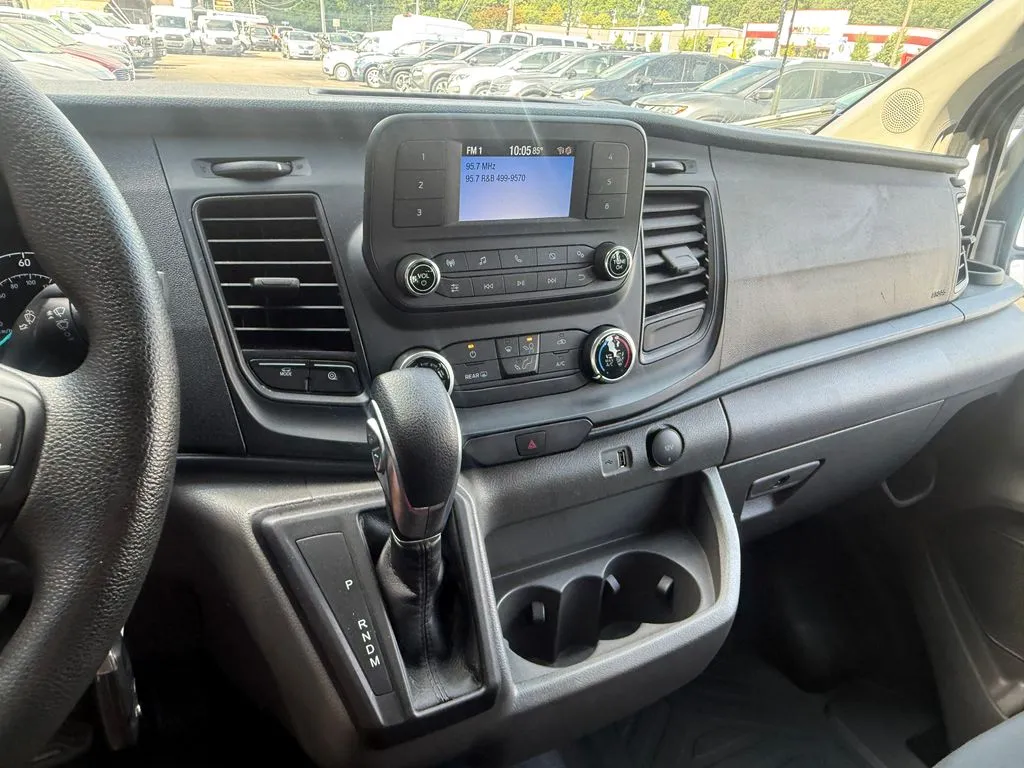 Ford Transit-250 photo 24