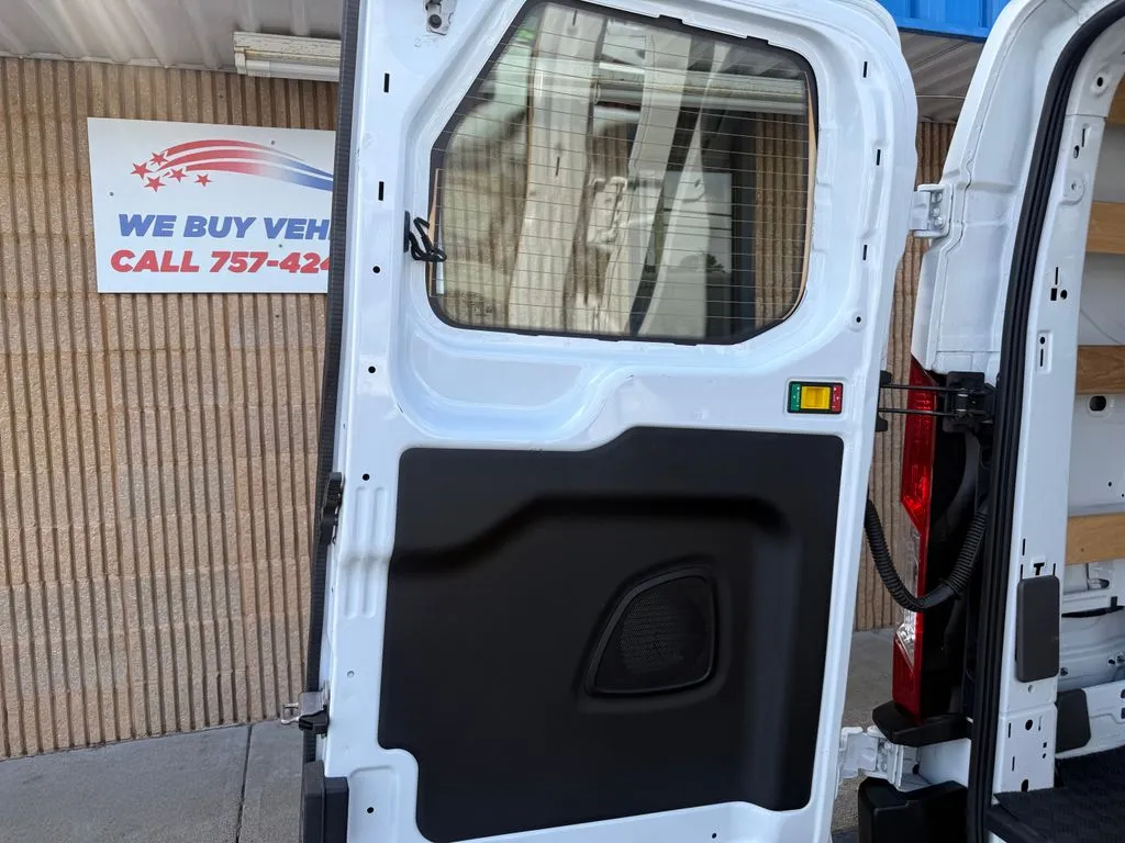 Ford Transit-250 photo 14