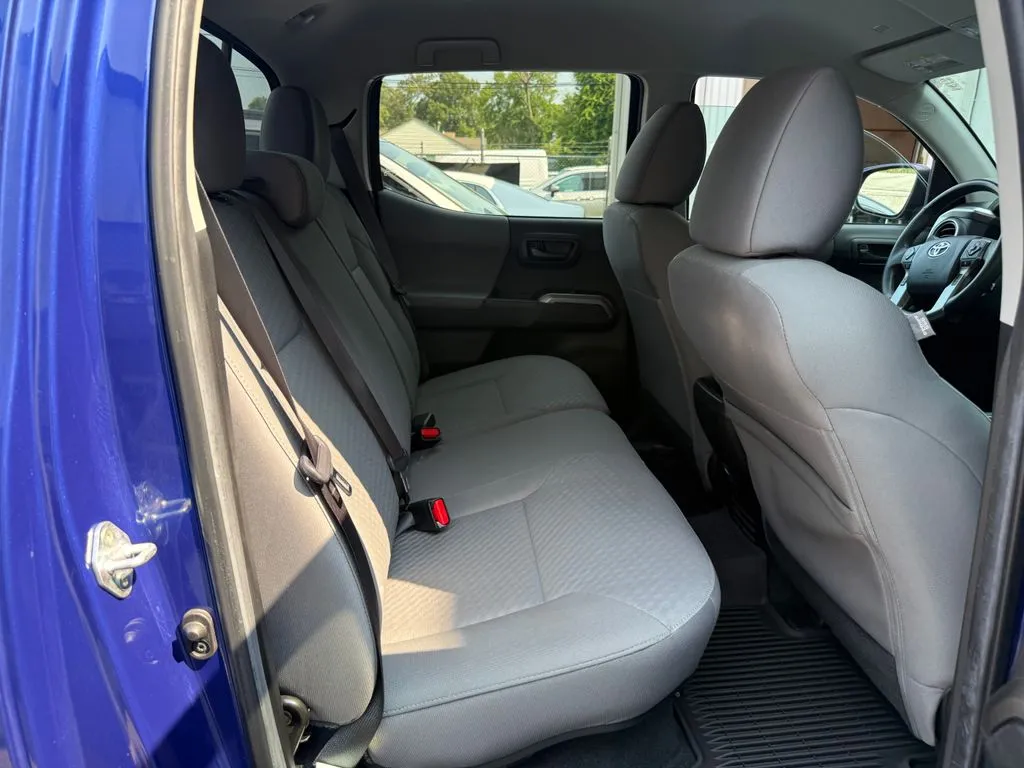 Toyota Tacoma photo 24