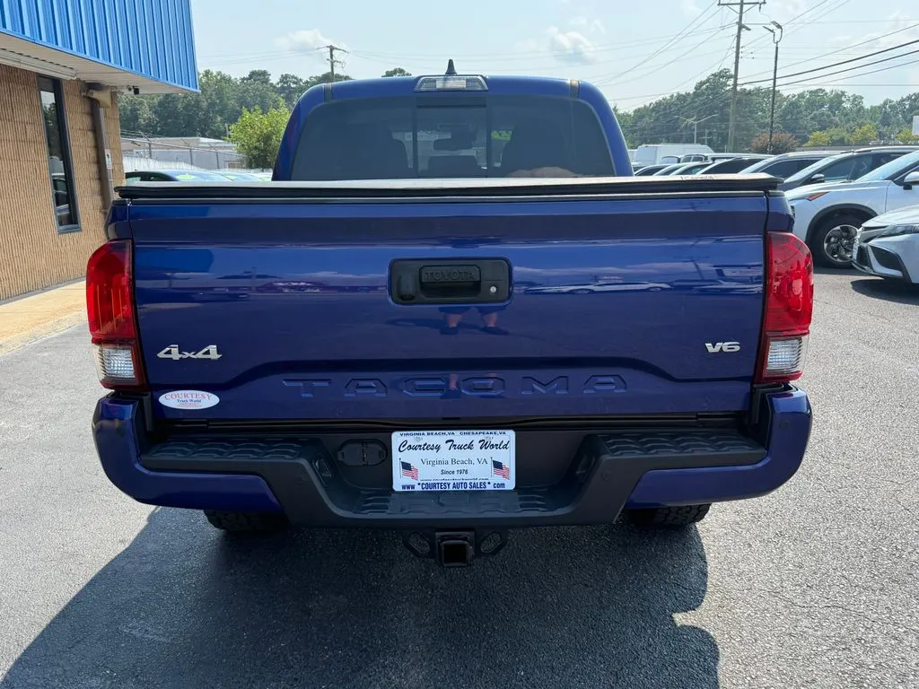 Toyota Tacoma photo 14