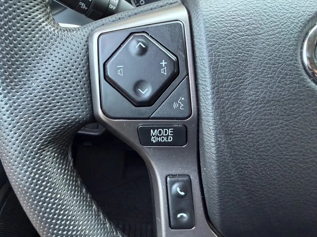 Toyota Tacoma photo 27