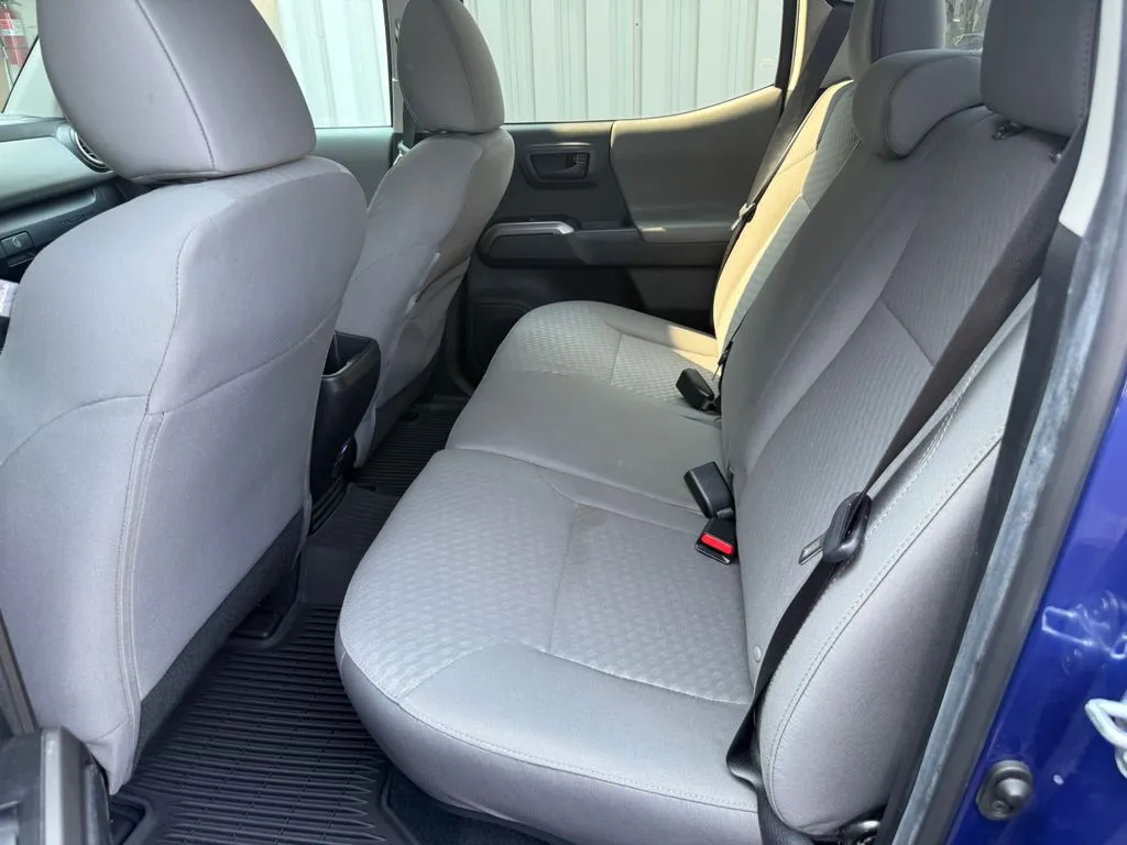 Toyota Tacoma photo 23
