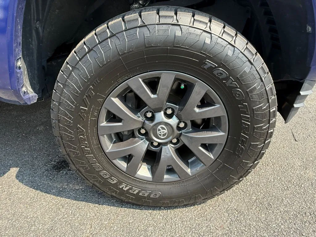 Toyota Tacoma photo 38