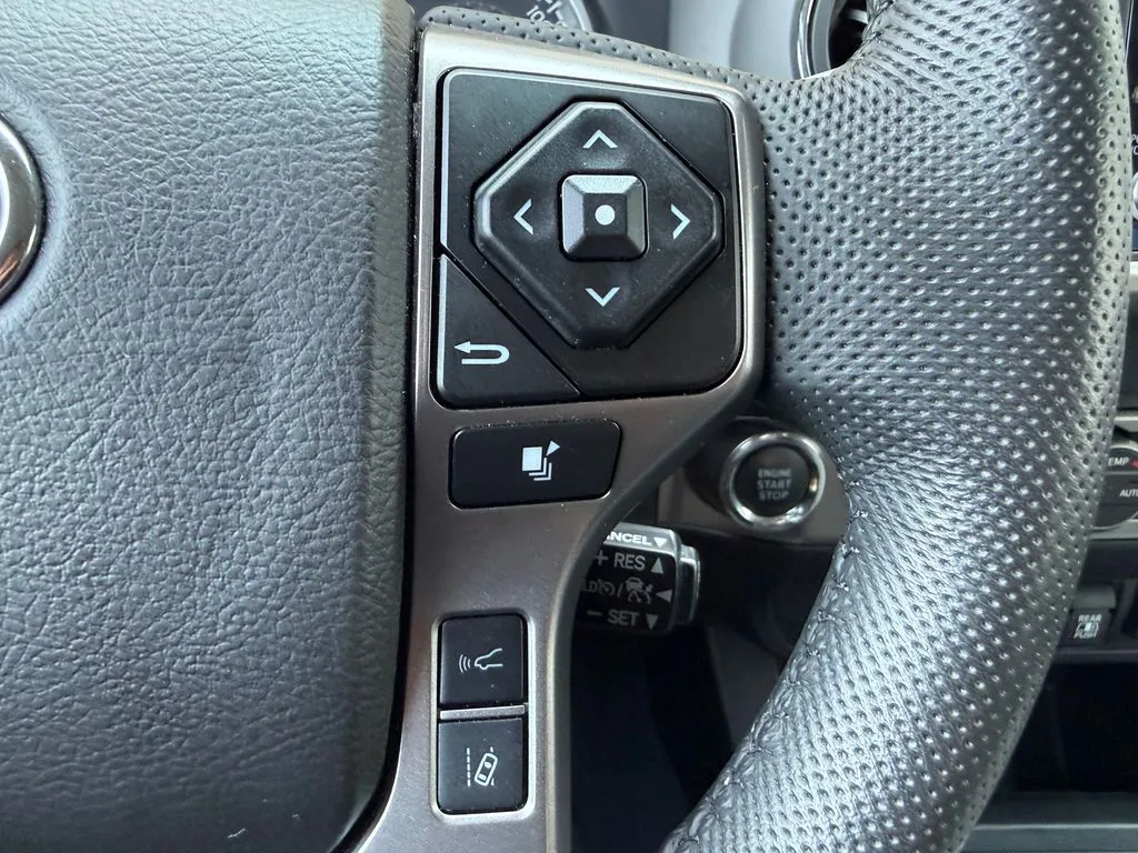 Toyota Tacoma photo 28