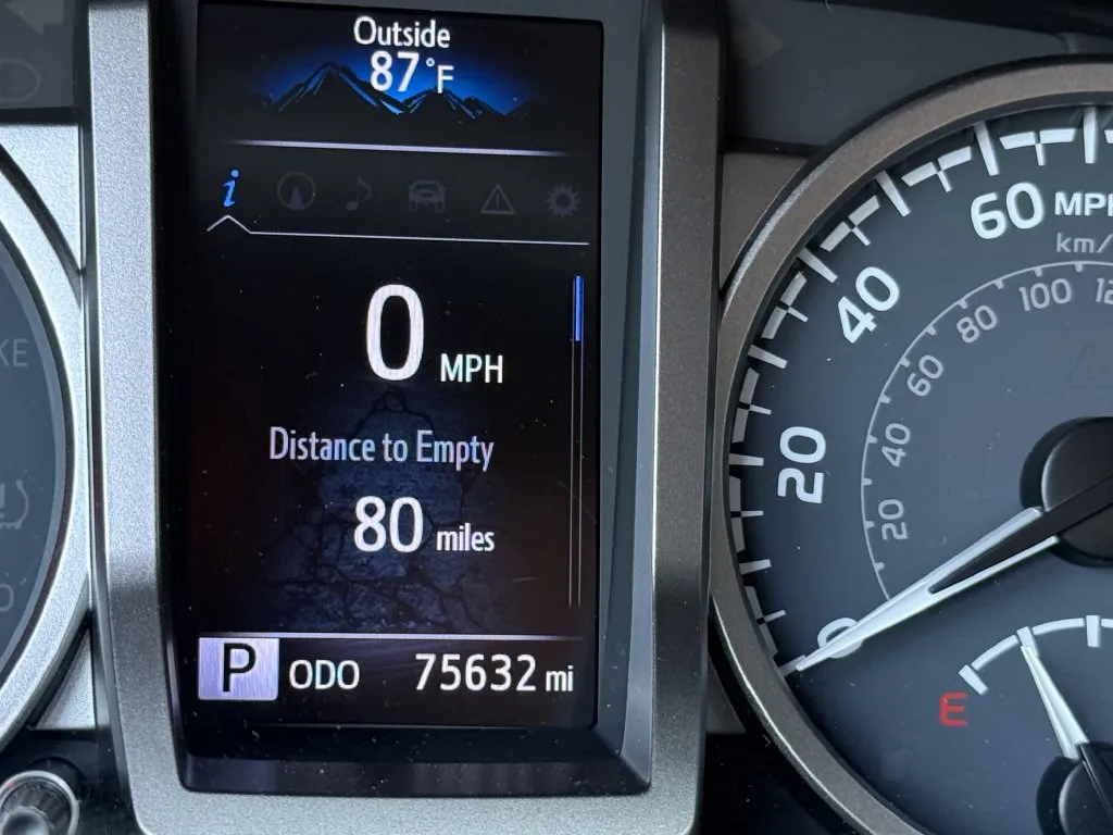 Toyota Tacoma photo 26