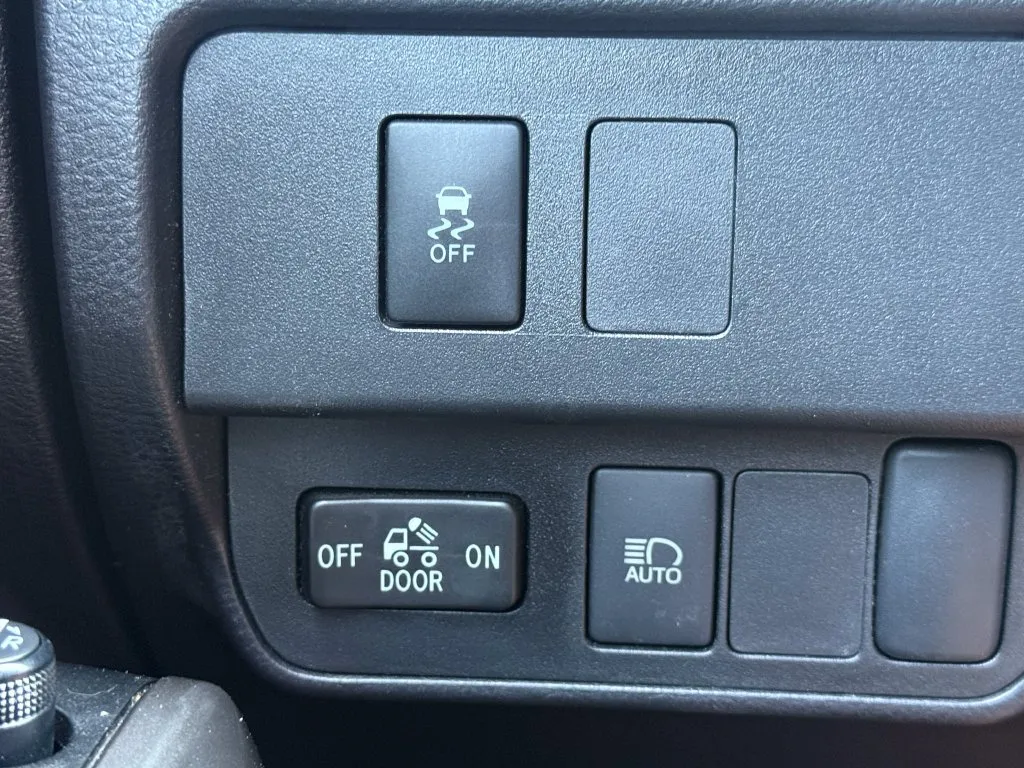 Toyota Tacoma photo 35