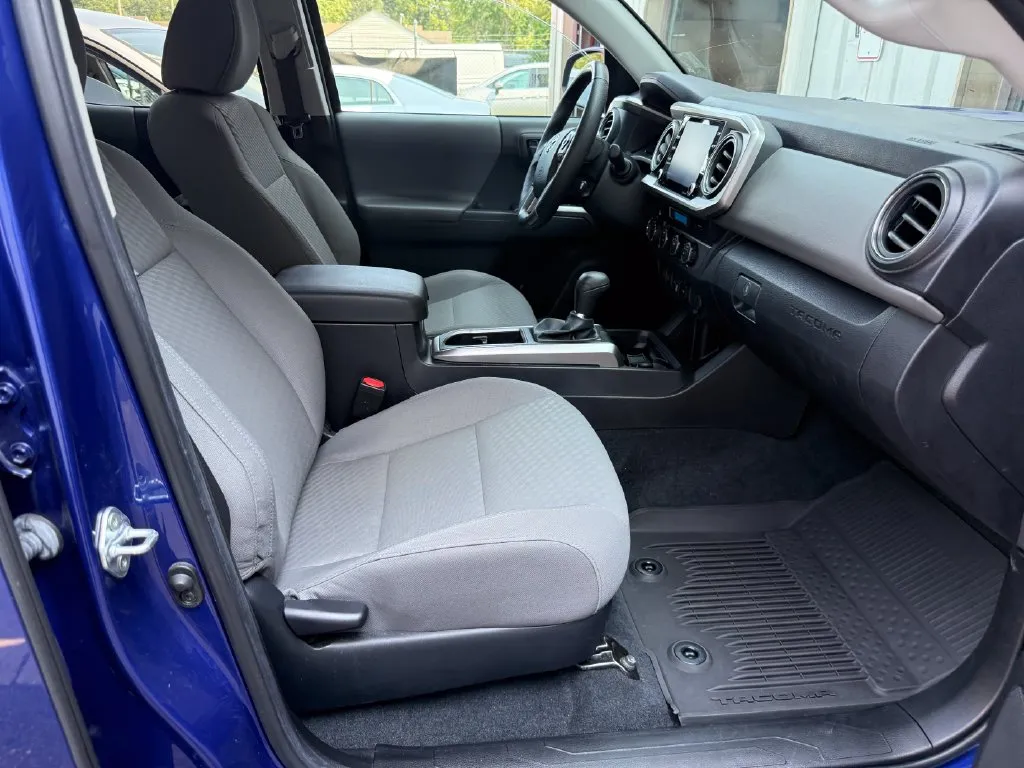 Toyota Tacoma photo 25