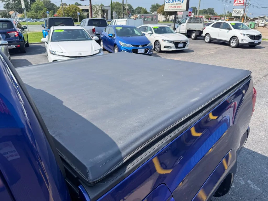 Toyota Tacoma photo 18