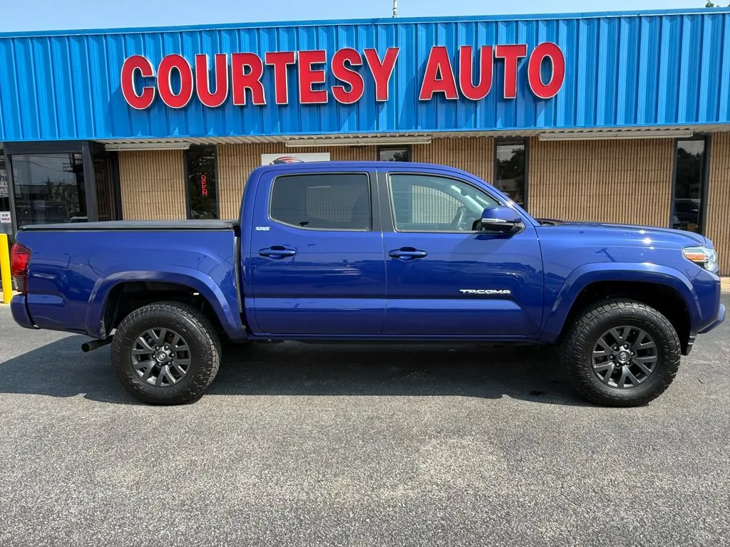 Toyota Tacoma photo 16