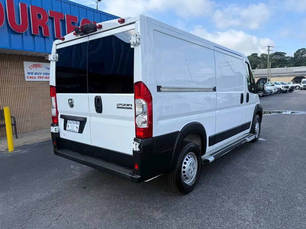 Ram ProMaster 2500 photo 7
