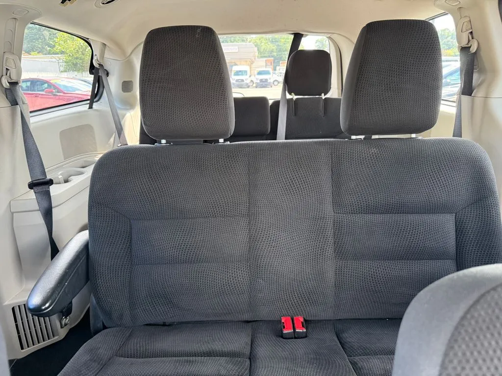 Dodge Grand Caravan photo 21