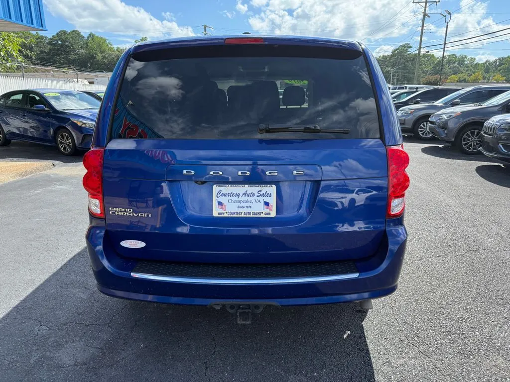 Dodge Grand Caravan photo 6