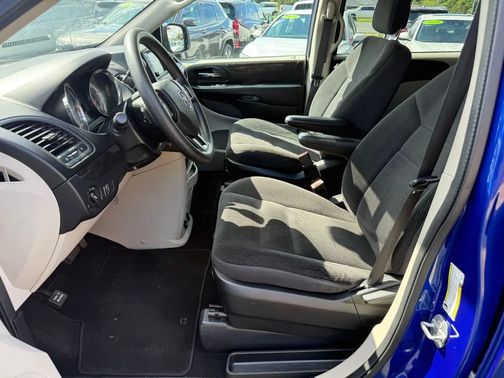 Dodge Grand Caravan photo 9