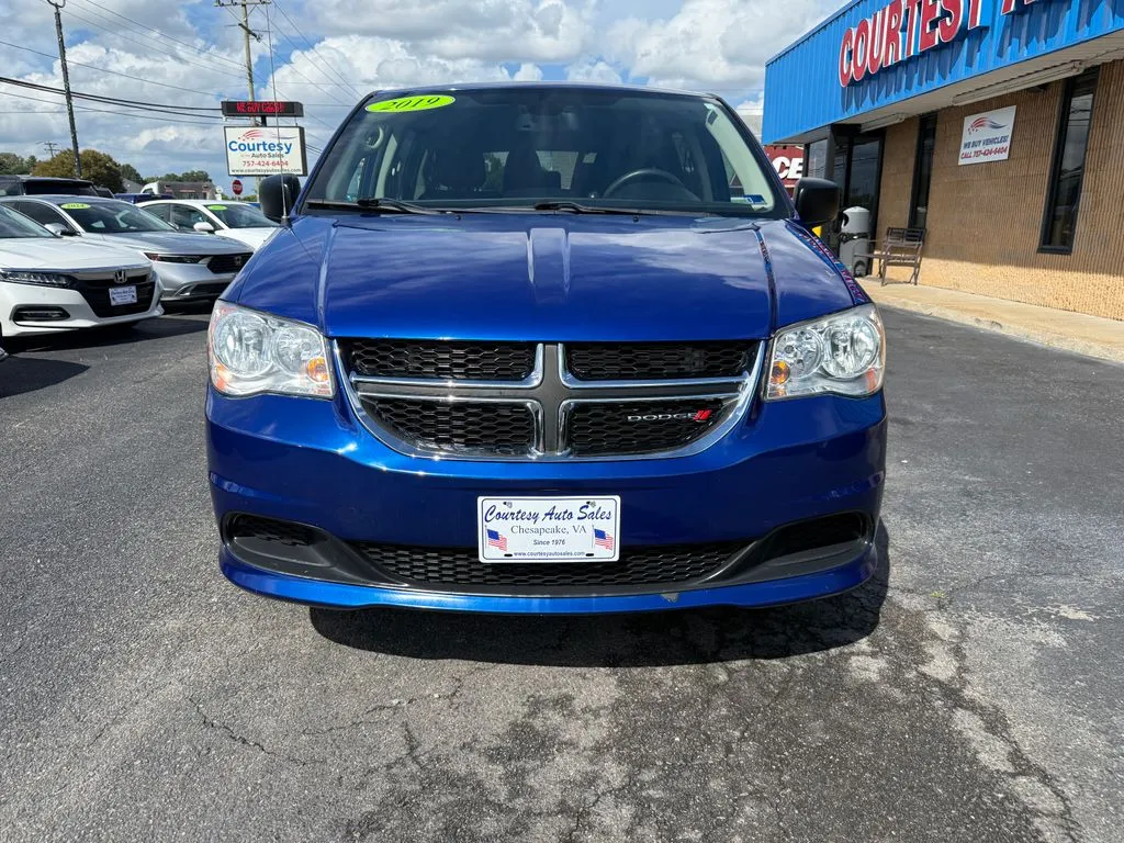 Dodge Grand Caravan photo 2