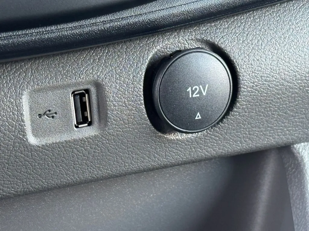 Ford Transit-150 photo 26