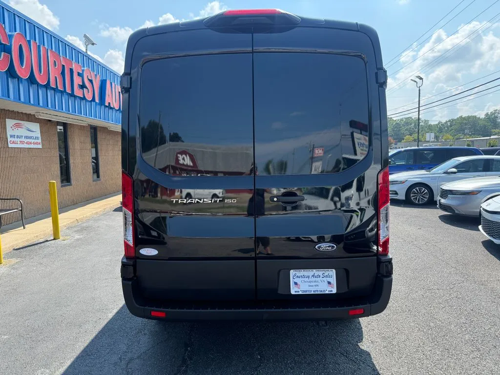 Ford Transit-150 photo 8