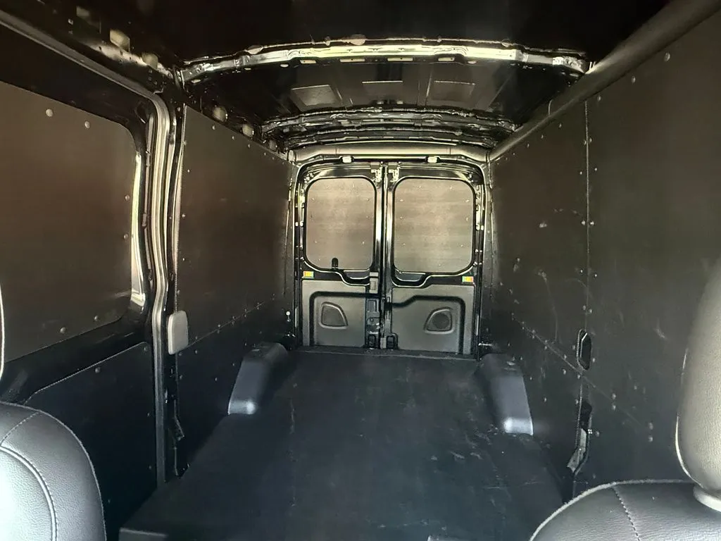 Ford Transit-150 photo 27