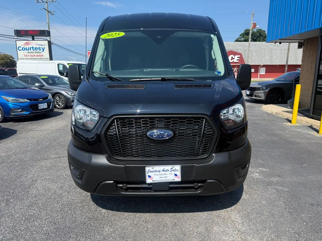 Ford Transit-150 photo 4