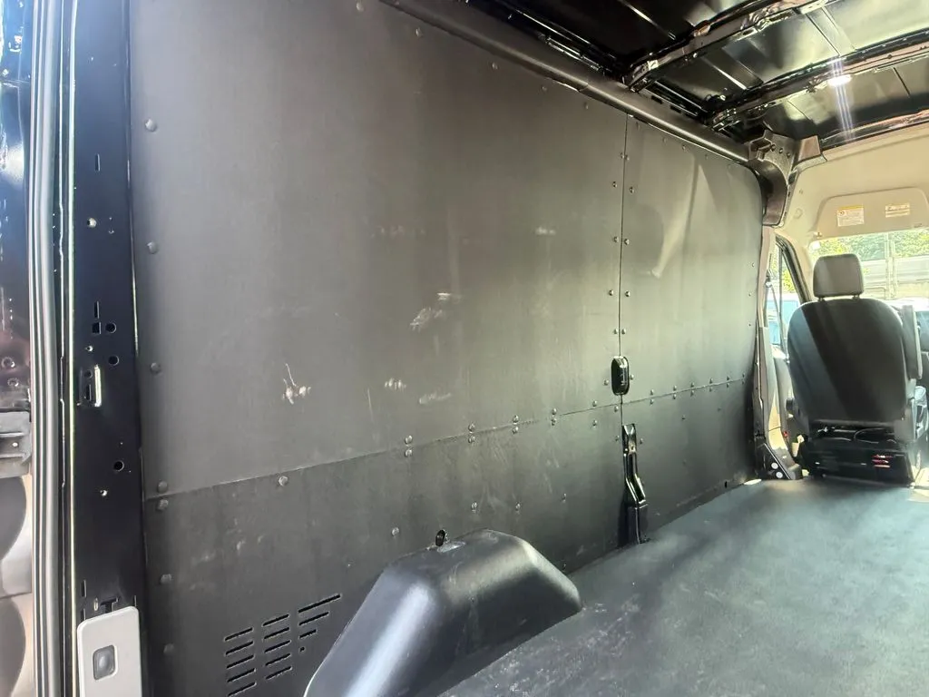 Ford Transit-150 photo 13
