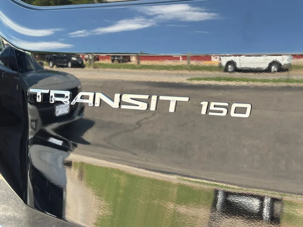 Ford Transit-150 photo 11