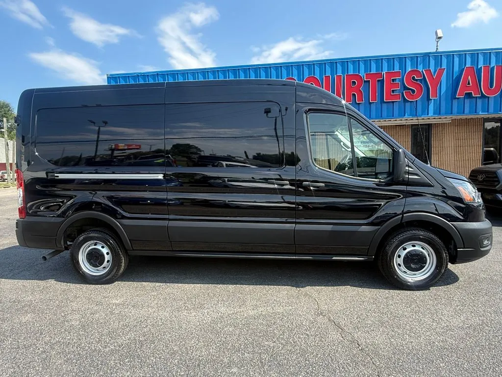 Ford Transit-150 photo 10