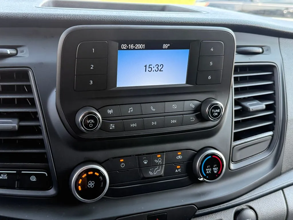 Ford Transit-150 photo 21