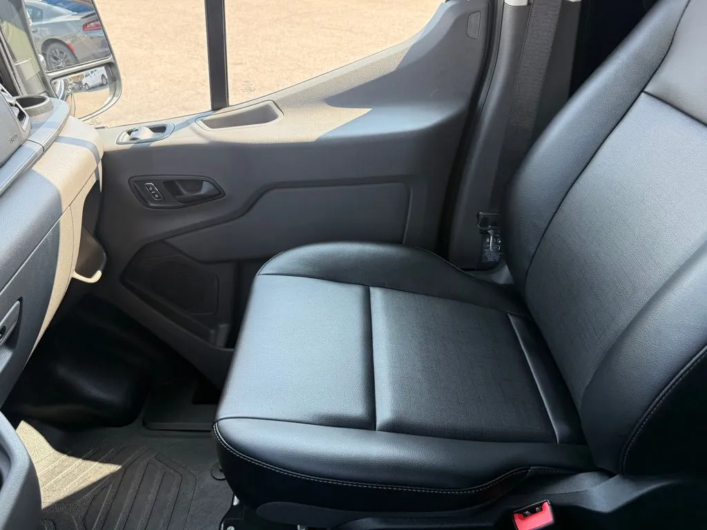 Ford Transit-150 photo 23