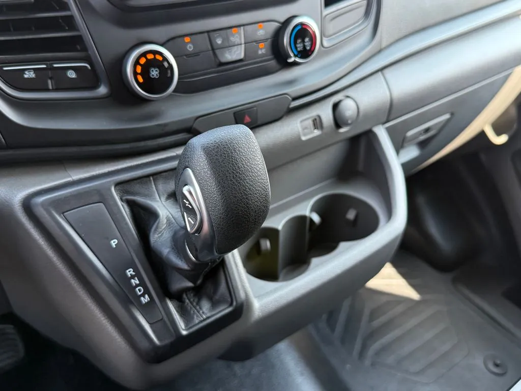 Ford Transit-150 photo 22