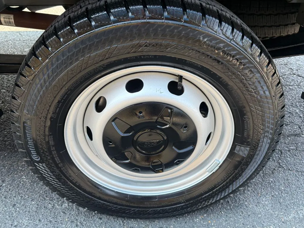 Ford Transit-150 photo 32