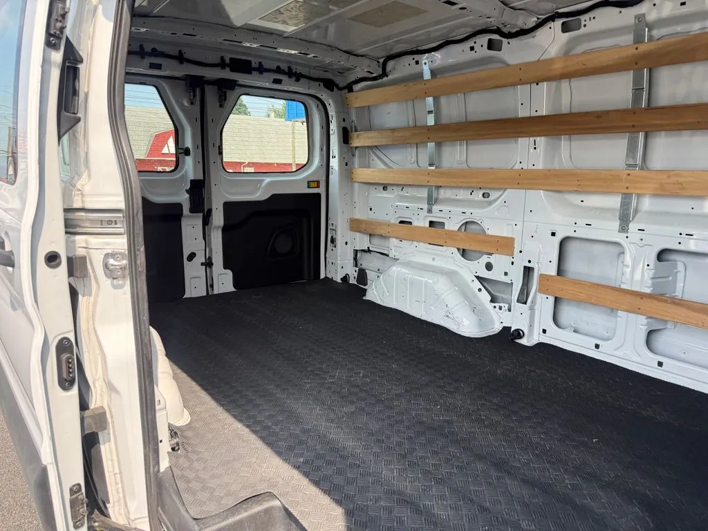 Ford Transit-250 photo 19