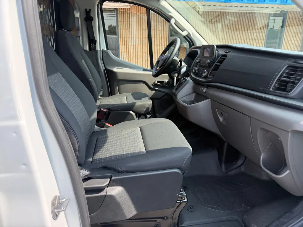 Ford Transit-250 photo 20