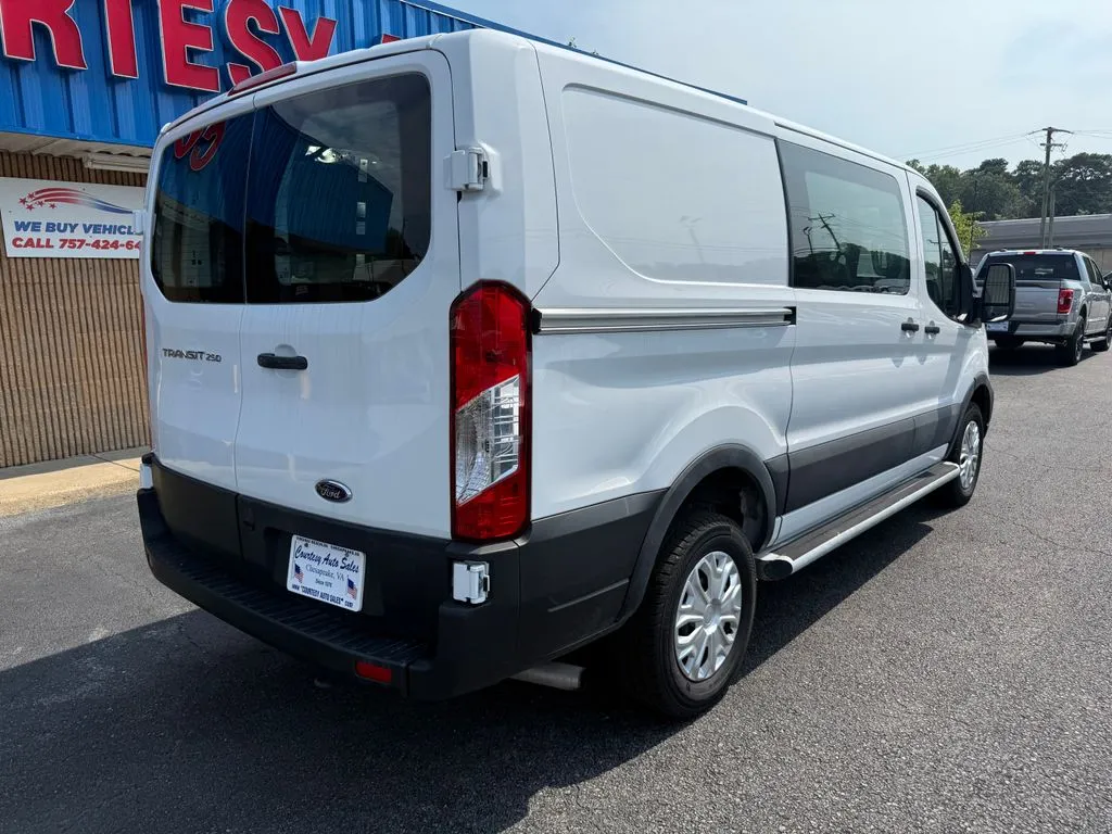 Ford Transit-250 photo 7