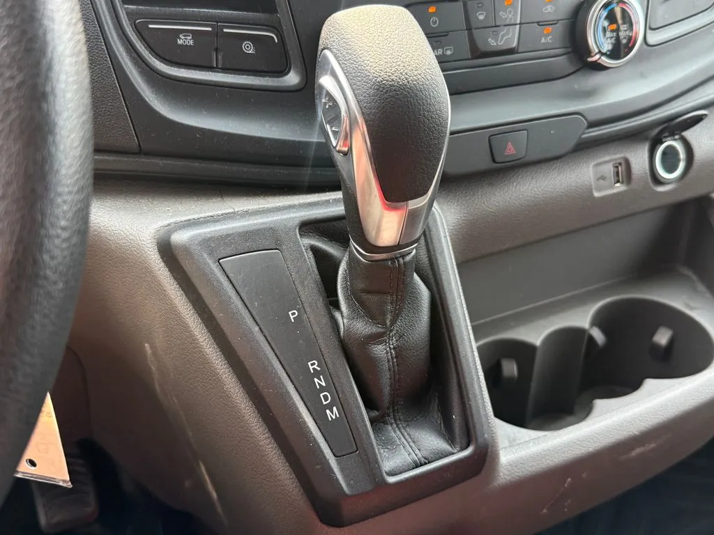 Ford Transit-250 photo 26