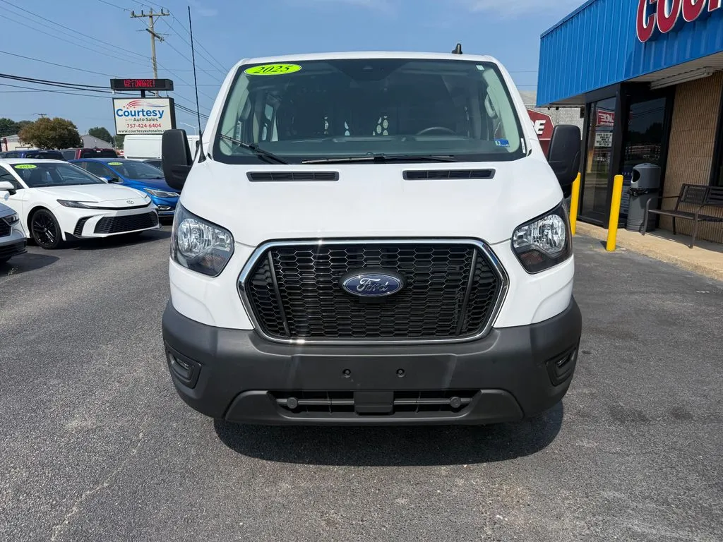 Ford Transit-250 photo 2