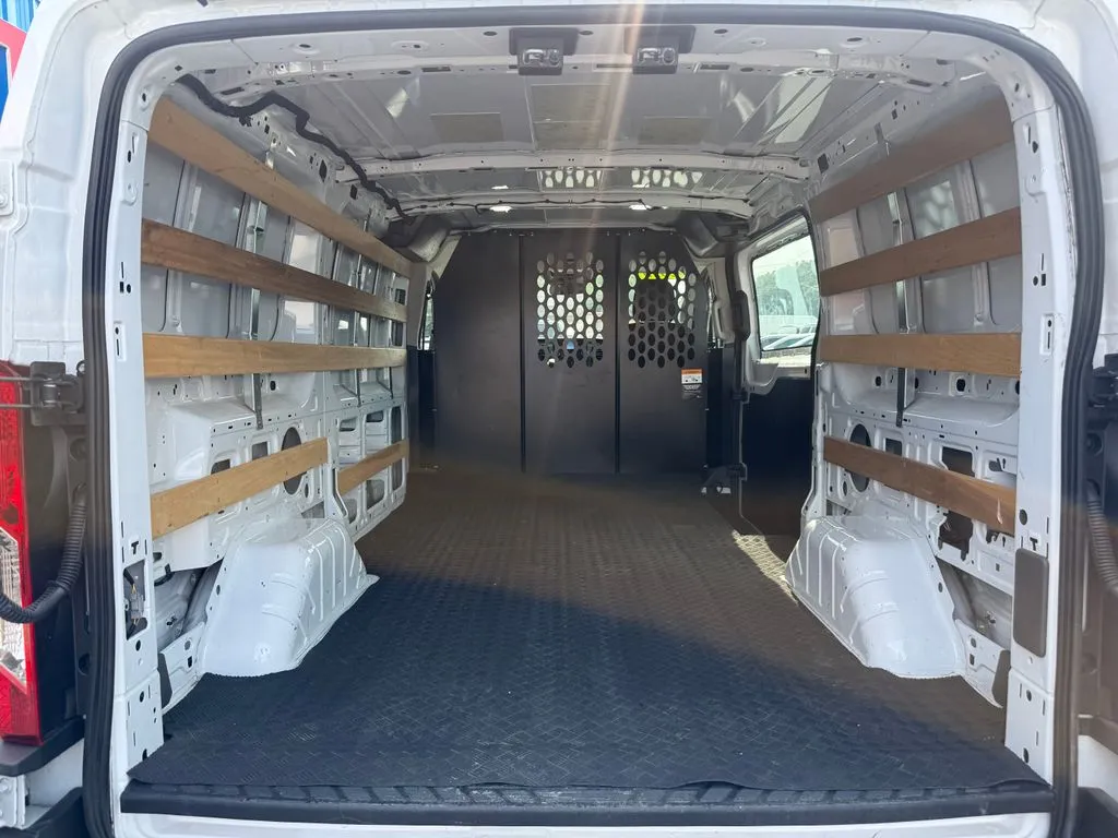 Ford Transit-250 photo 13