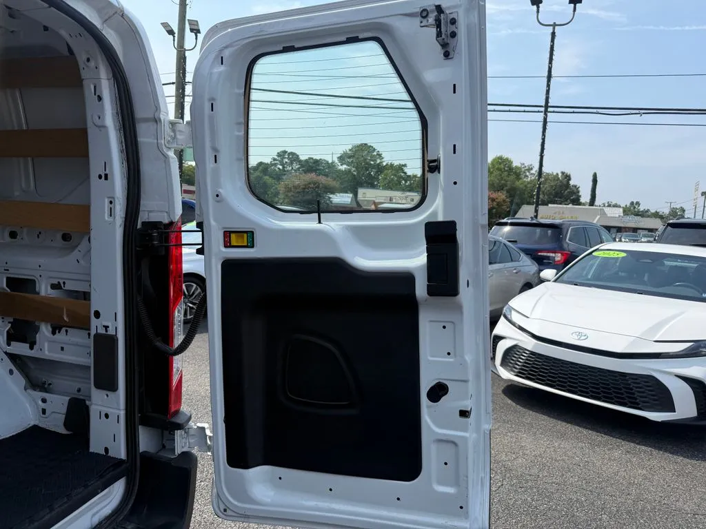 Ford Transit-250 photo 15