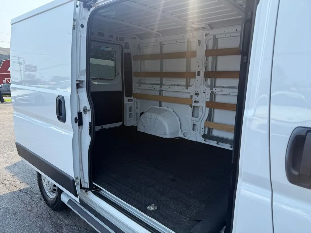 Ram ProMaster 2500 photo 17