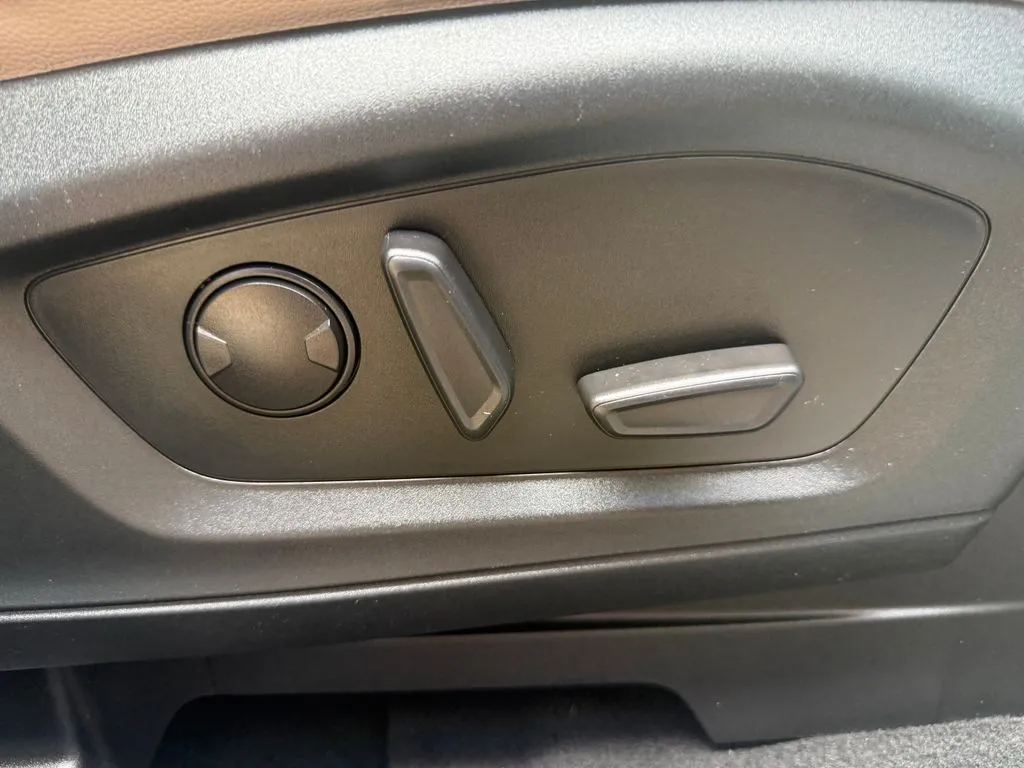 Ford Explorer photo 27