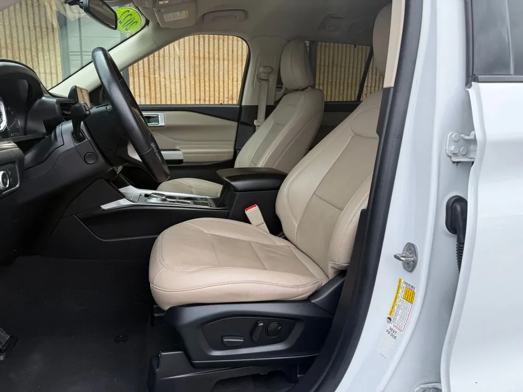 Ford Explorer photo 14