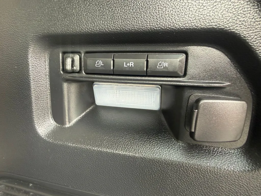 Ford Explorer photo 5