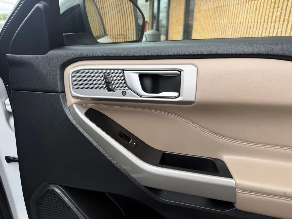 Ford Explorer photo 28