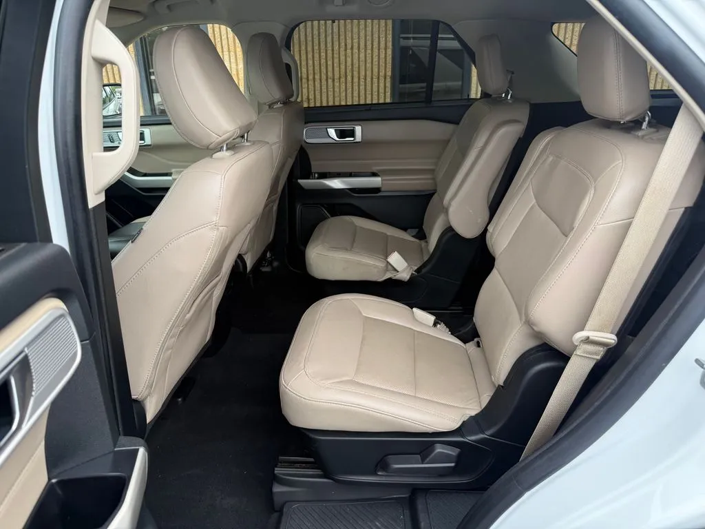 Ford Explorer photo 18