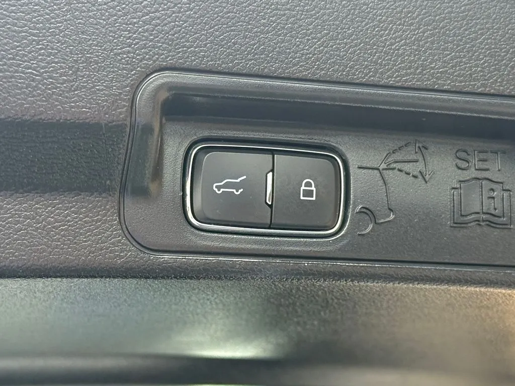 Ford Explorer photo 21