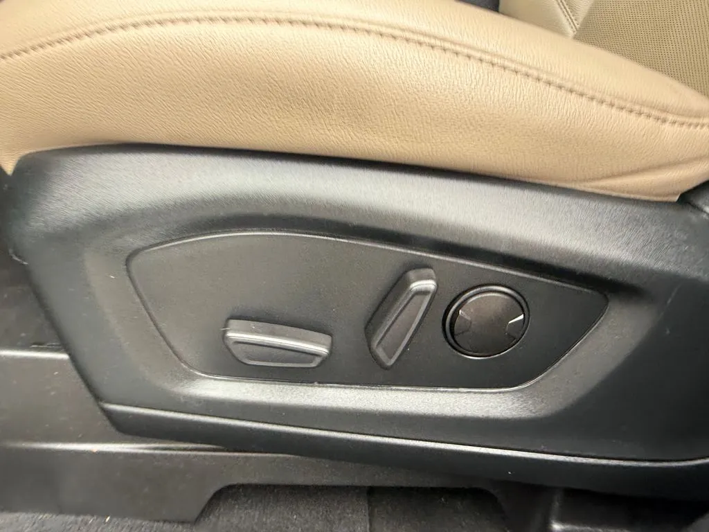 Ford Explorer photo 16