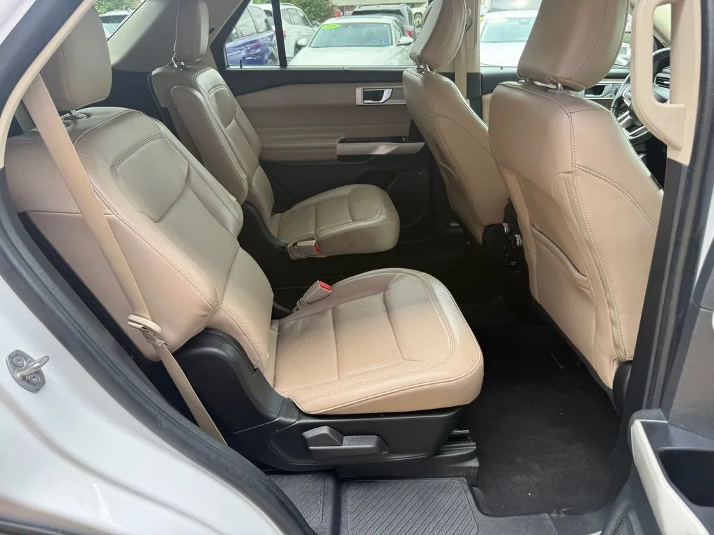 Ford Explorer photo 23