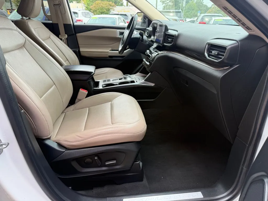 Ford Explorer photo 26
