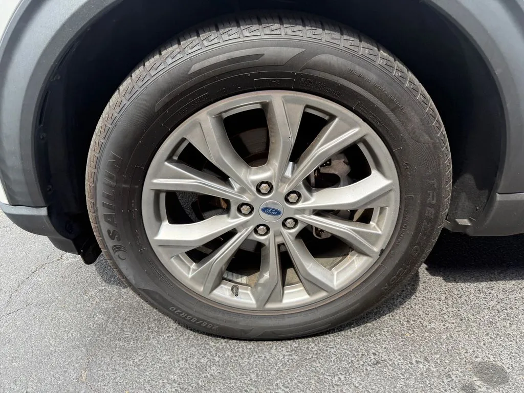 Ford Explorer photo 49