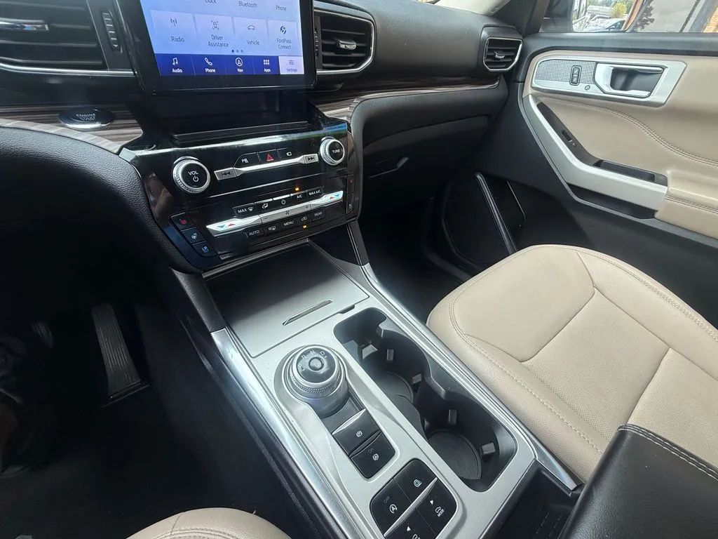 Ford Explorer photo 33
