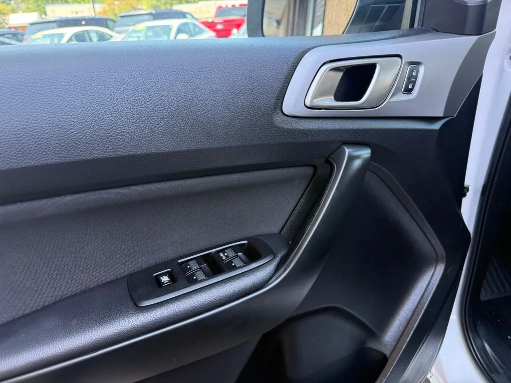 Ford Ranger photo 14