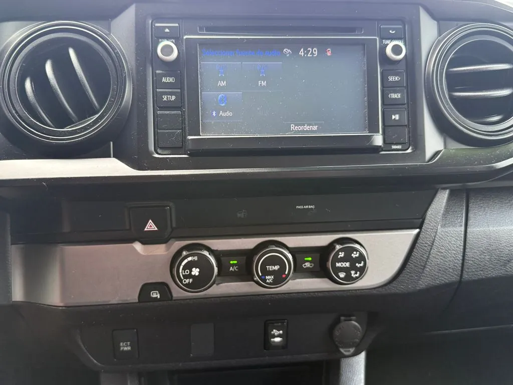 Toyota Tacoma photo 20